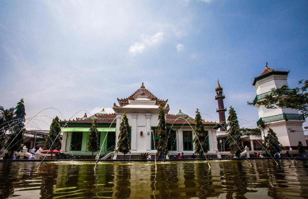 Oyo 2025 Wisma Musdalifa Palembang Luaran gambar